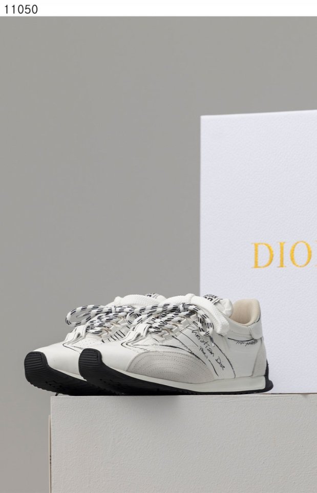 디올  D-Sketch 스니커즈 