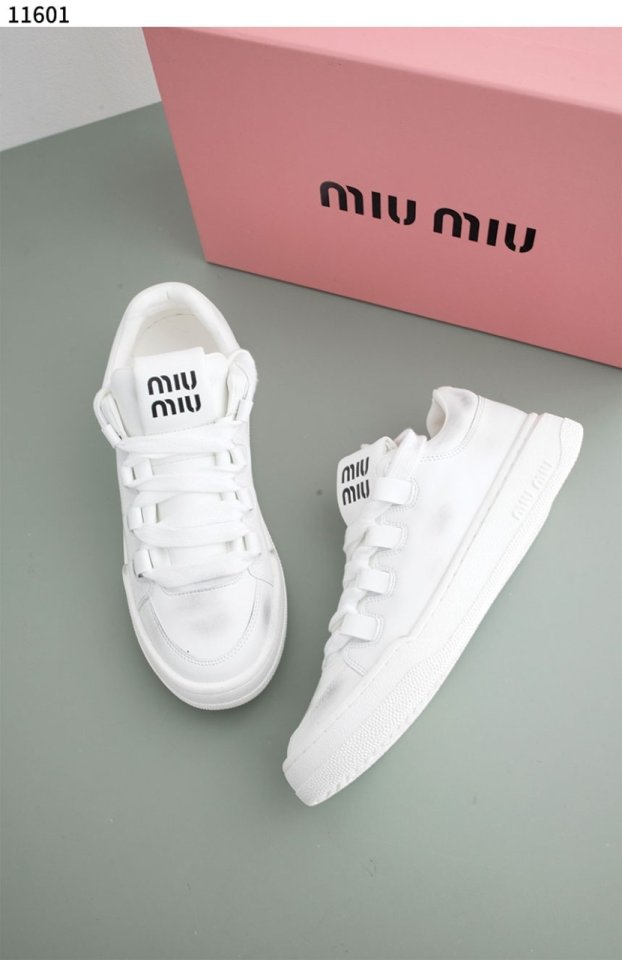 미우미우  여성 가죽 스니커즈 