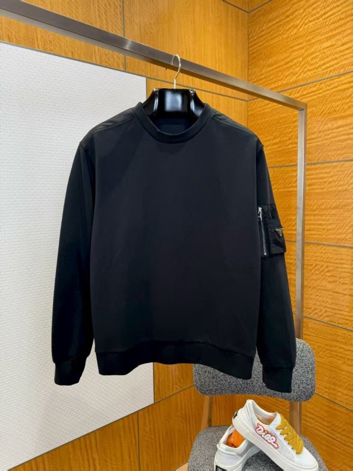 프라다  리나일론 스웨트 맨투맨