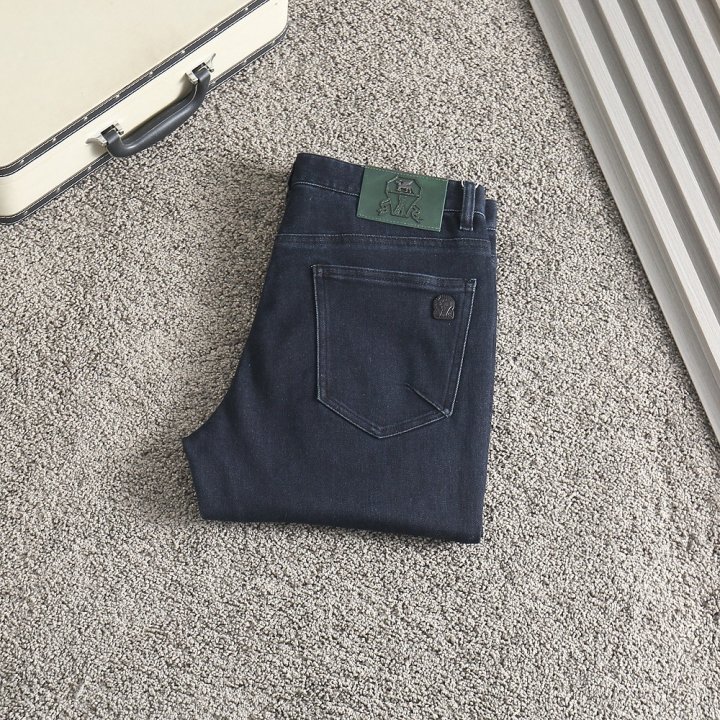 브루넬로 쿠치넬리  백포켓 파츠로고 스판 데님진