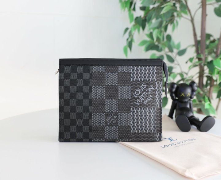 루이비통  한정판 포쉐트 보야주 다미에 3D 그라파이트