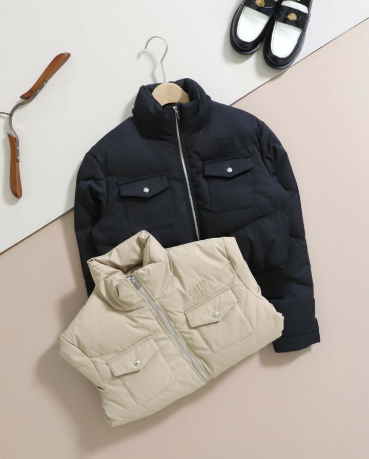 미우미우  시그니처 로고 크롭 패딩 자켓