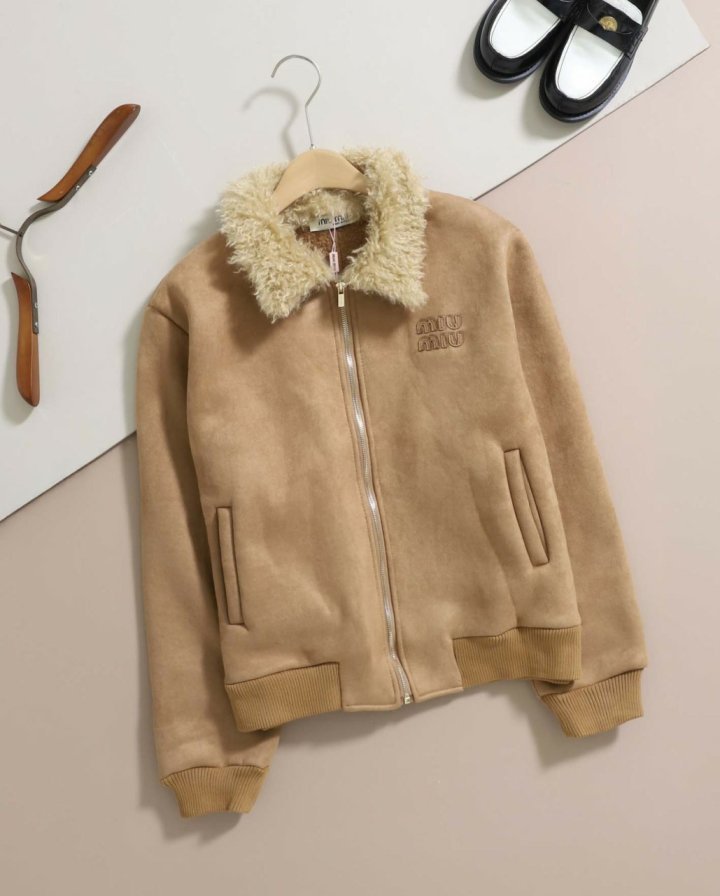 미우미우  시어링 카라 스웨이드 집업 자켓