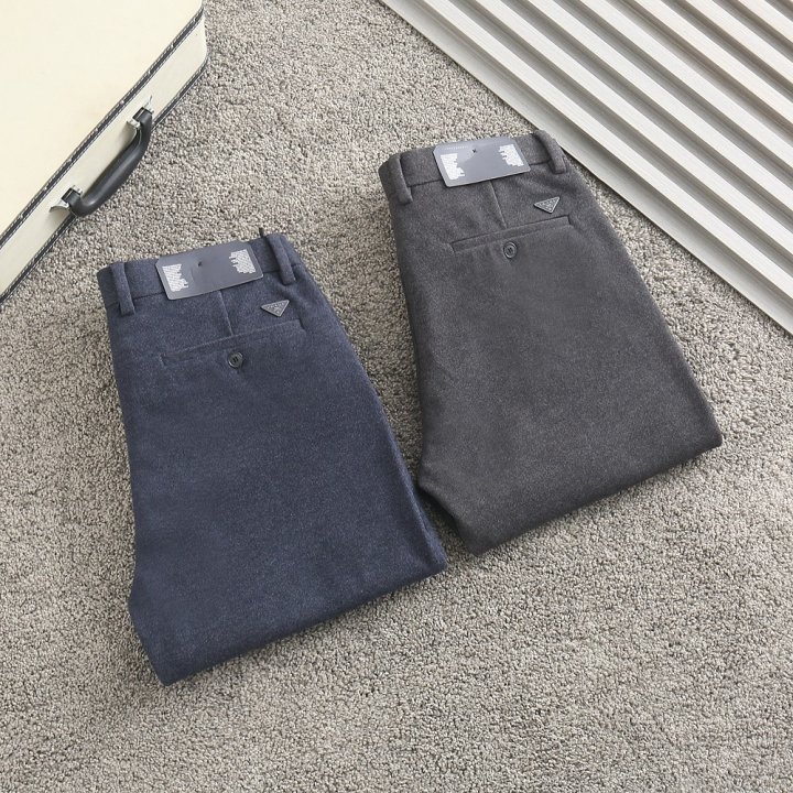 프라다  삼각로고 기모 모직 스판 팬츠