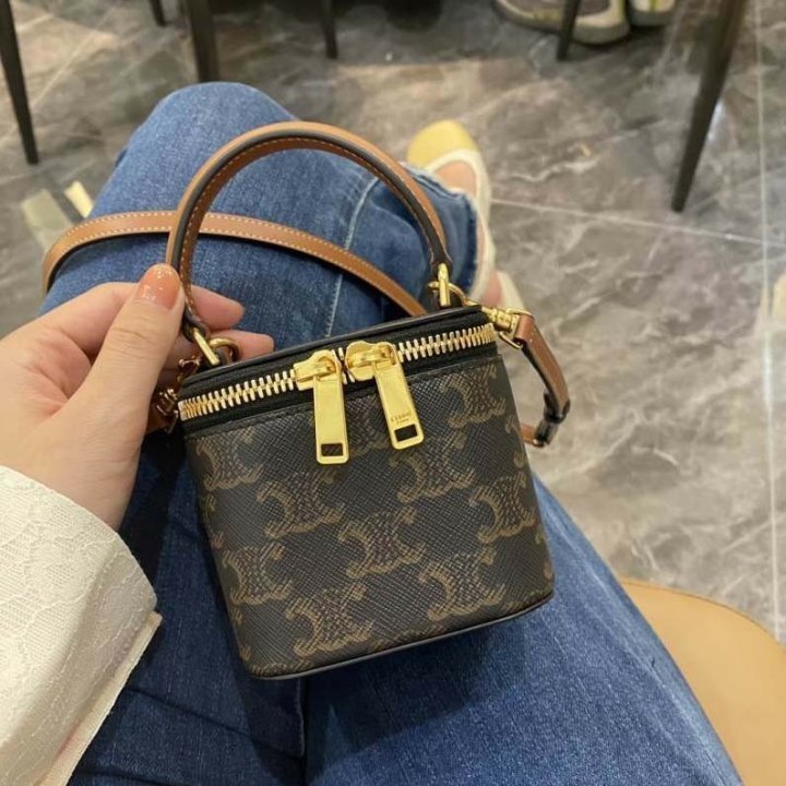 셀린느  미니 배니티 케이스 - 트리오페 & 카프스킨