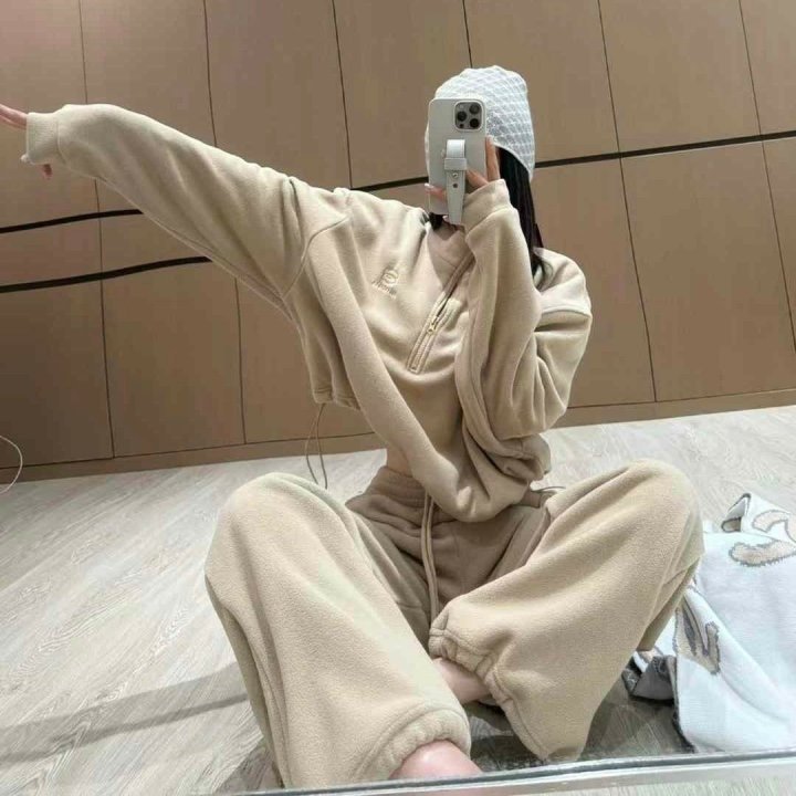 발렌시아가  로고 오버 핏 플리스 반집업 트레이닝 set  