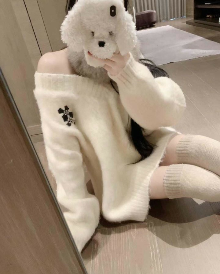 크롬하츠  로고 레더패치 헤어리 브이넥 스웨터  