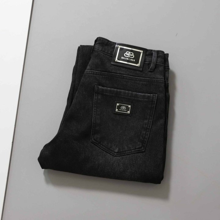 발렌시아가  미드 라이즈 스트레이트 기모 블랙 데님 팬츠  