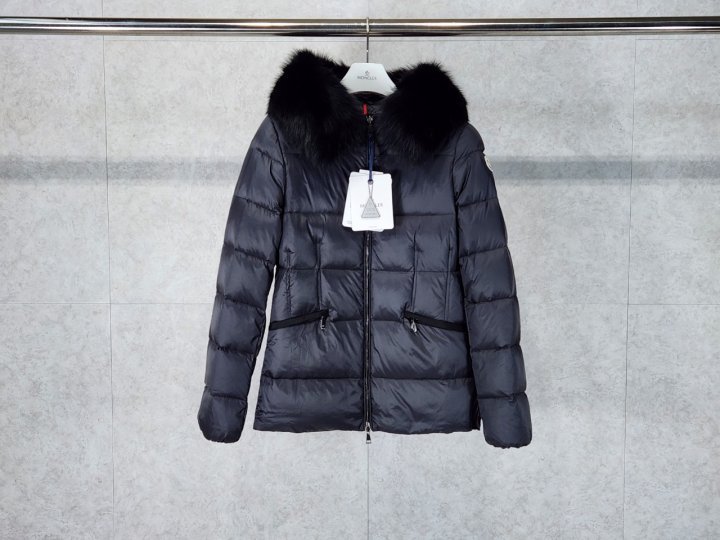 몽클레어  1185 보에드 블랙폭스퍼 숏패딩