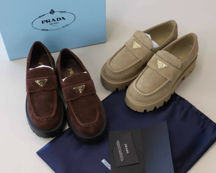프라다  여성 스웨이드 로퍼    