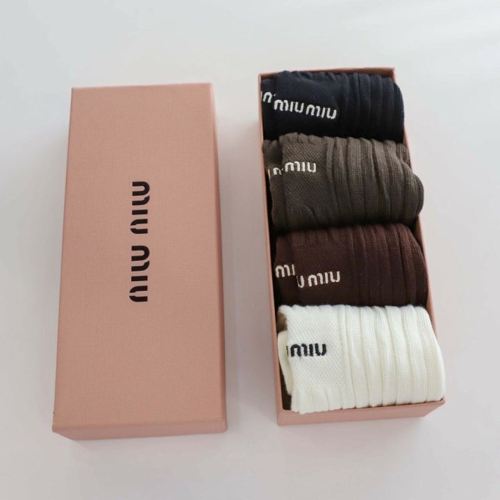 미우미우  링클 코튼 로고 중목 양말세트  