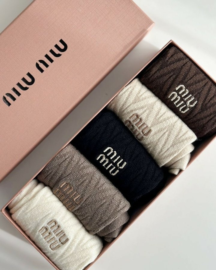 미우미우  케이블 니트 로고 중목 양말세트  