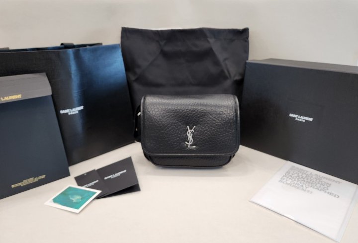 생로랑  블랙 스몰 그레인 카산드라 니키 메신저 백 776611 