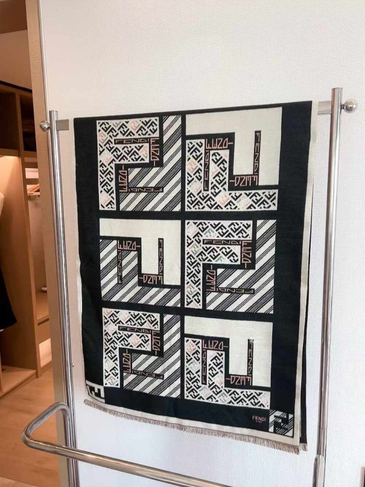 펜디  캐시미어 숄머플러