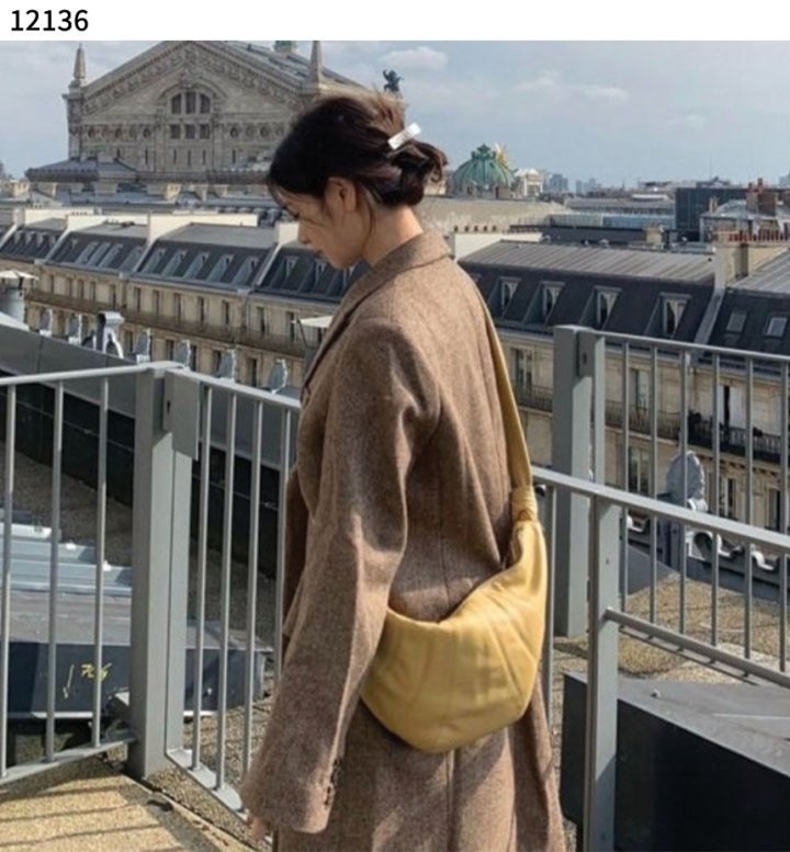 르메르  미디엄 크로와상 백 소프트 나파 레더  