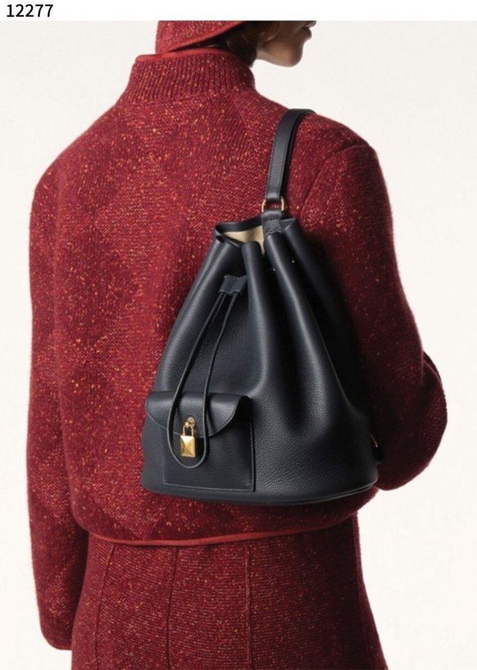 로로피아나  Extra Drawstring backpack L27  