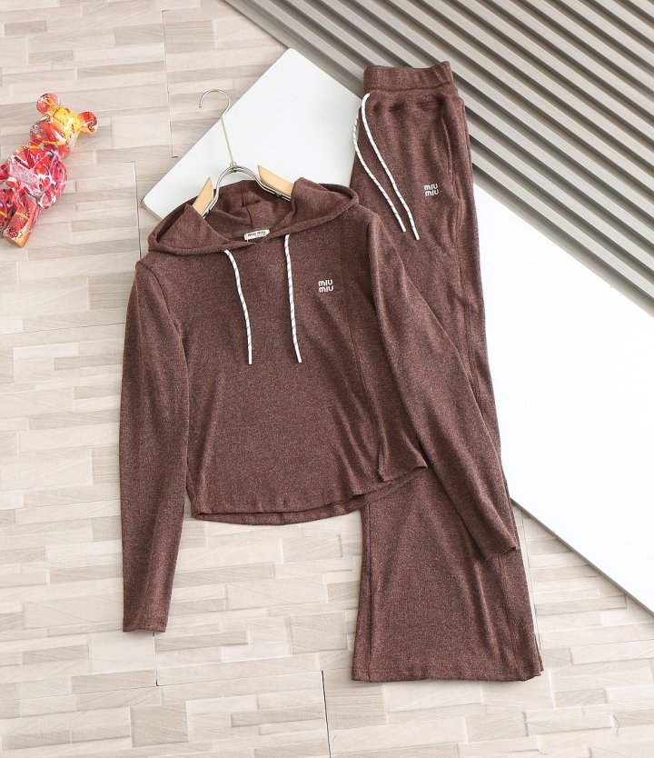 미우미우  여성 자수로고 후드 트레이닝 세트