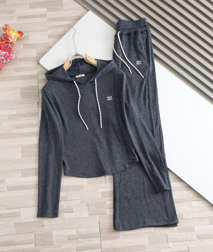 미우미우  여성 자수로고 후드 트레이닝 세트